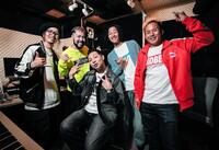 　ベリーグッドマン・Ｒｏｖｅｒ（左から３人目）がプロデュースした新曲をリリースするＭＡＣＫ　ＪＡＣＫ