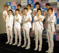 　ＳＵＰＥＲ　ＪＵＮＩＯＲ＝２０１１年１月撮影　横浜アリーナ公演時の会見より　前列右から２番目がソンミン