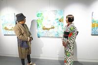 　笑顔で話すＫＡＯＲＵＫＯ（右）とドン小西氏