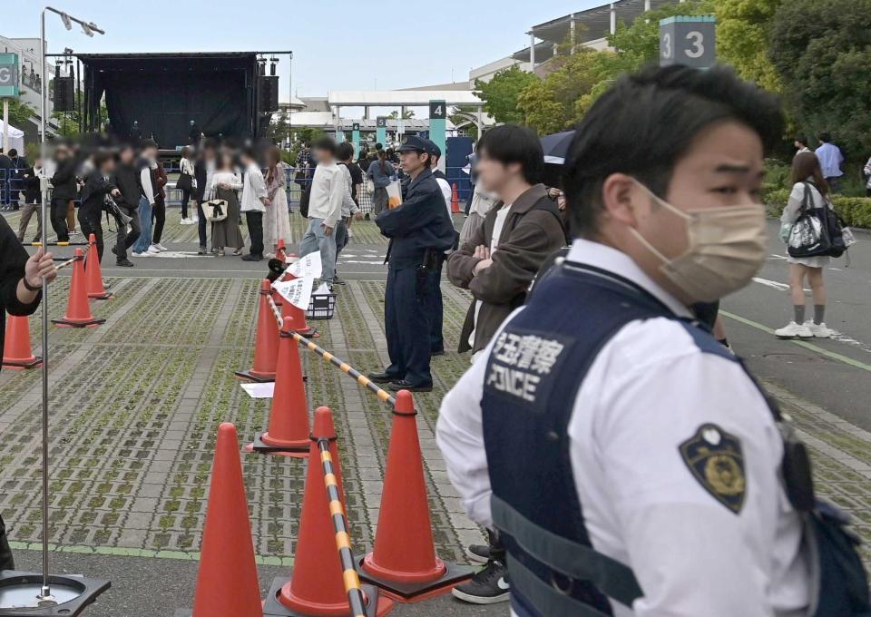 　警備する警察官（画像の一部を加工しています）