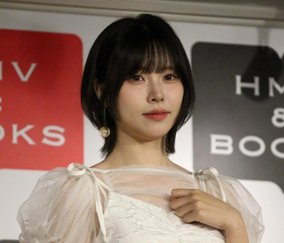 　写真集発売記念イベントに登場したＬｉｙｕｕ