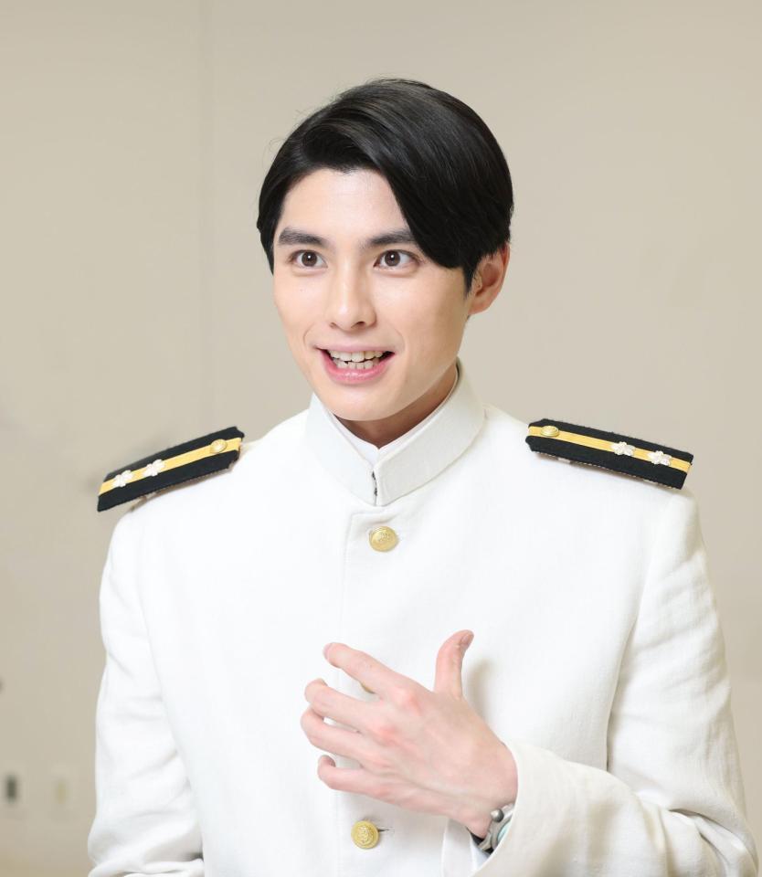 　インタビューに応じる本田響矢（撮影・金田祐二）