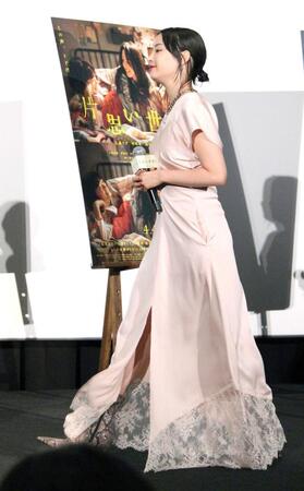 　舞台あいさつに登壇した広瀬すず