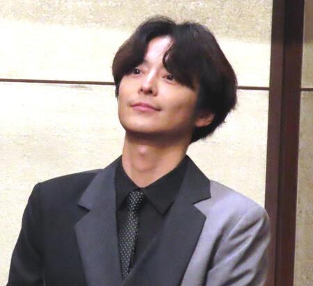 　ミュージカル「ある男」の製作発表に登壇した小池徹平