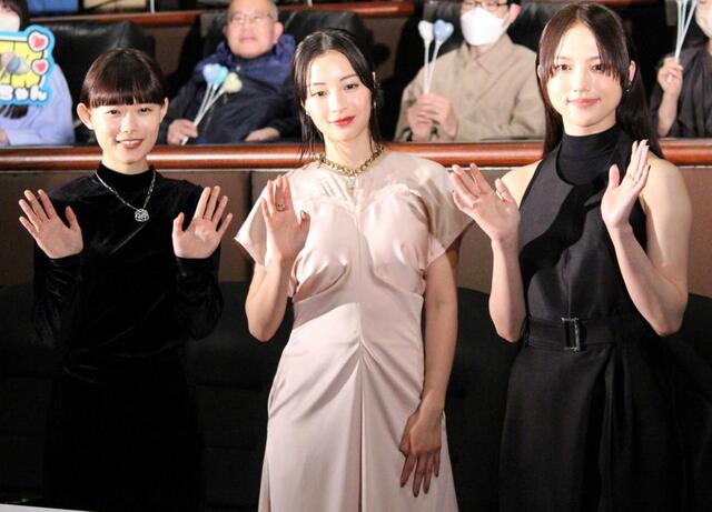 広瀬すず 薄ピンクのぴったりドレスで魅了「切磋琢磨してきた2人」杉