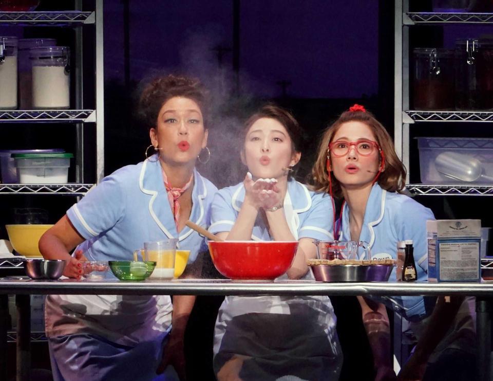 　（左から）ＬｉＬｉＣｏ、高畑充希、ソニン