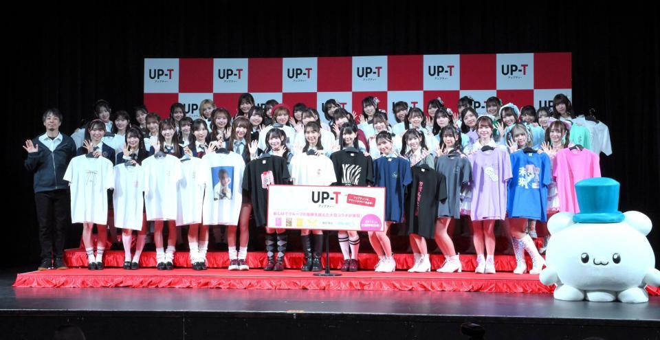 　「ＵＰ－Ｔ　新ＣＭ発表会見」に登場したひろゆき（左端）とＡＫＢ４８、ＳＫＥ４８、ＮＭＢ４８、ラフ×ラフ（撮影・伊藤笙子）