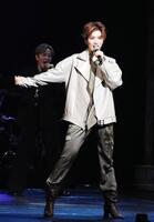 　宝塚退団後初コンサートで熱いステージングの彩風咲奈