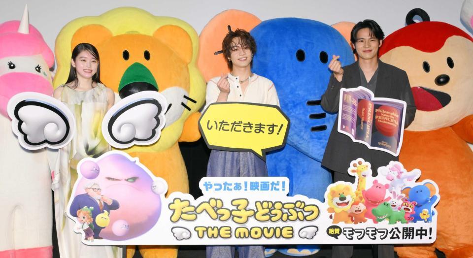 　初日舞台あいさつに登場した（左から）高石あかり、松田元太、水上恒司（撮影・伊藤笙子）