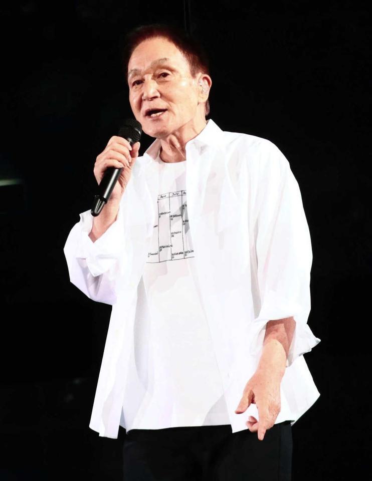 　歌唱する小田（カメラマンⒸ岩佐篤樹）