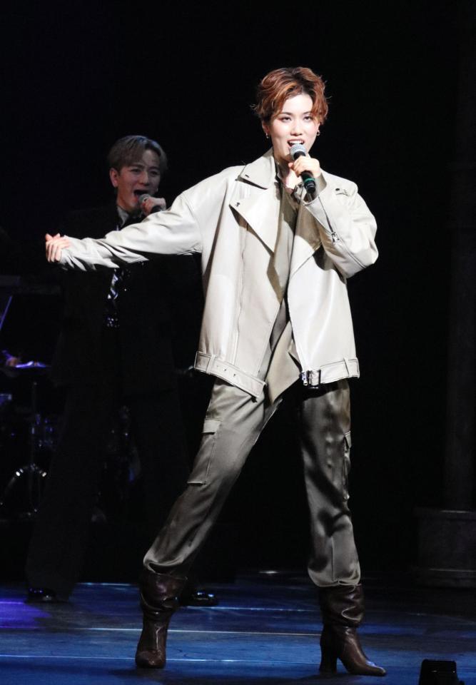 　宝塚退団後初コンサートで熱いステージングの彩風咲奈