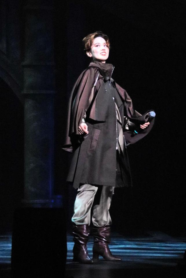 　宝塚退団後初コンサートで熱いステージングの彩風咲奈