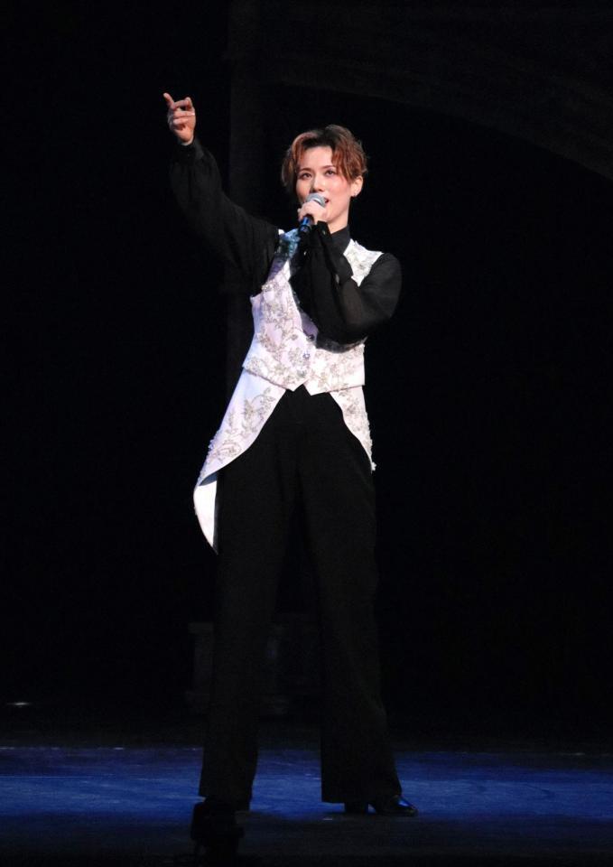 　宝塚退団後初コンサートで熱いステージングの彩風咲奈