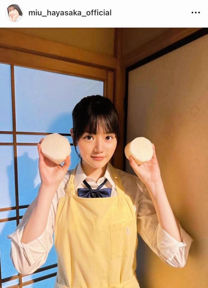 　家事に追われる学生時代の詩穂を可憐に演じた早坂美海のインスタグラム＠ｍｉｕ＿ｈａｙａｓａｋａ＿ｏｆｆｉｃｉａｌより