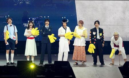 　お馴染みのコントコーナーで会場を盛り上げるＷＥＳＴ．（撮影・伊藤笙子）