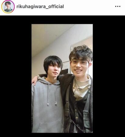 「３年Ａ組」で共演した菅田将暉と。１９年３月の萩原利久のインスタグラム＠ｒｉｋｕｈａｇｉｗａｒａ＿ｏｆｆｉｃｉａｌより