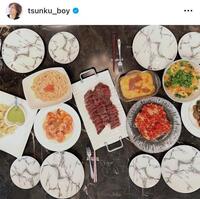 食物アレルギーのある次女用に作り分けたお祝いご飯。つんく♂のインスタグラム＠ｔｓｕｎｋｕ＿ｂｏｙより