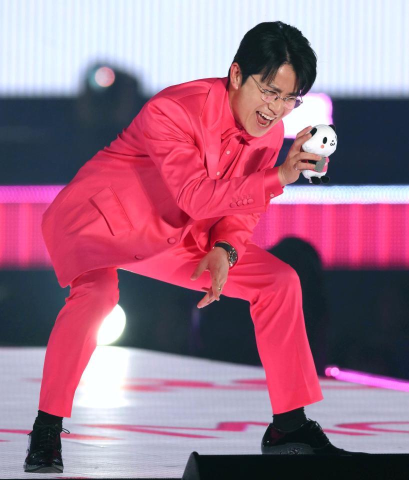 　ランウェイを歩く藤森慎吾