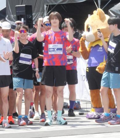 　出走前にガッツポーズを見せて意気込むＫ