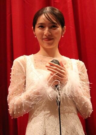 　舞台あいさつに登壇した秋田汐梨