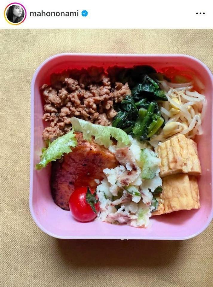 　野波麻帆のインスタグラム＠ｍａｈｏｎｏｎａｍｉより