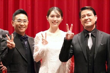 　映画「惑星ラブソング」に出演する（左から）八嶋智人、秋田汐梨、川平慈英