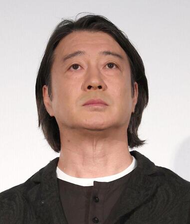 　舞台あいさつに登場した加藤浩次監督（撮影・佐々木彰尚）