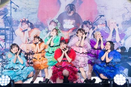 　パフォーマンスするＣＡＮＤＹ　ＴＵＮＥ