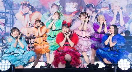 　ポーズを決めるＣＡＮＤＹ　ＴＵＮＥ