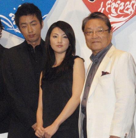 　０８年、映画「築地魚河岸三代目」の舞台あいさつで。中央が田中麗奈