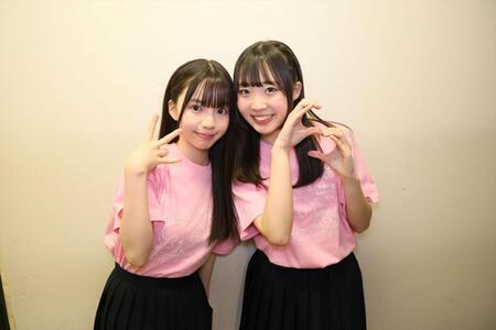 　ＳＫＥ４８の正規メンバーに昇格した長谷川雅（左）と松川みゆ©２０２５　Ｚｅｓｔ，Ｉｎｃ．