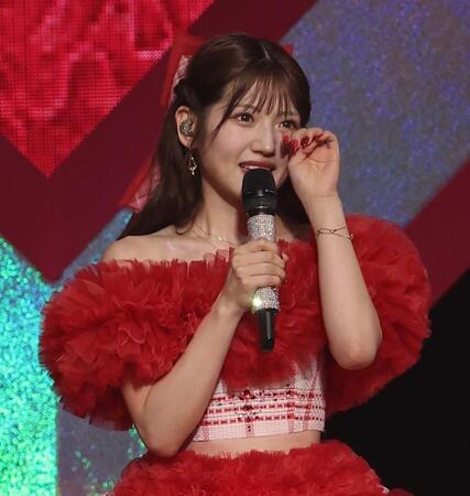 　涙ぐむ村山彩希（撮影・佐々木彰尚）