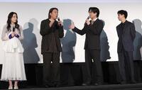 　舞台あいさつに登場した（左から）雛形あきこ、加藤浩次監督、加藤シゲアキ監督、正門良規（撮影・佐々木彰尚）
