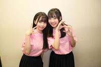 　ＳＫＥ４８の正規メンバーに昇格した長谷川雅（左）と松川みゆ©２０２５　Ｚｅｓｔ，Ｉｎｃ．