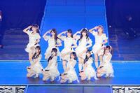 　「この空がトリガー」をパフォーマンスする＝ＬＯＶＥ