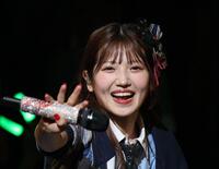 　声援に応える村山彩希（撮影・佐々木彰尚）