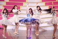 　卒業コンサートをするＡＫＢ４８・村山彩希（中央）＝撮影・佐々木彰尚