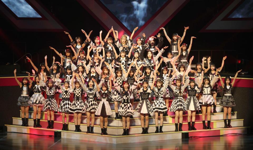 　ファンを魅了するＡＫＢ４８（撮影・佐々木彰尚）