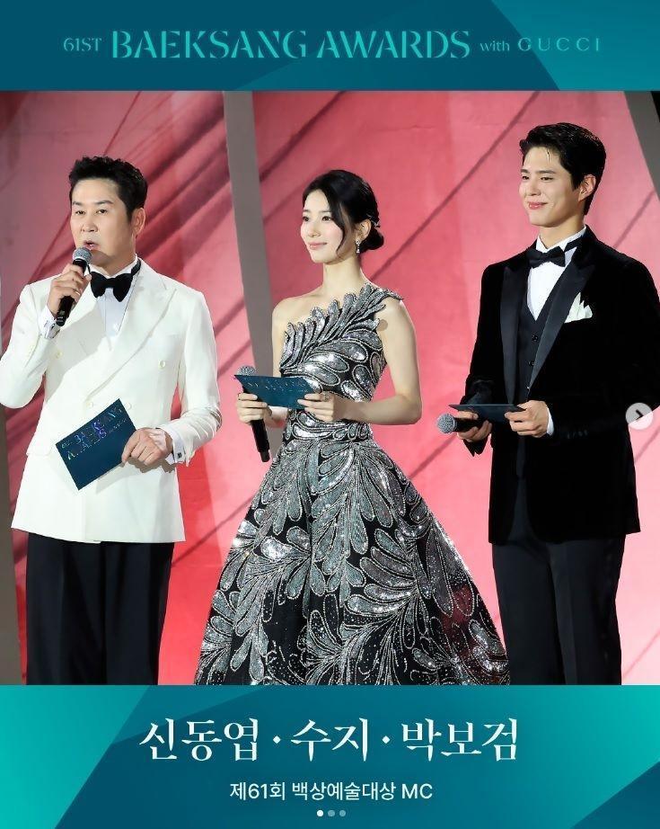 百想芸術大賞の公式インスタグラム＠ｂａｅｋｓａｎｇ．ｏｆｆｉｃｉａｌより　司会は７度目の組み合わせとなる（左から）シン・ドンヨプ、スジ、パク・ボゴム