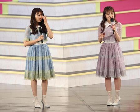 　村山彩希（右）の卒業コンサートに駆けつけた中田ちさと（撮影・佐々木彰尚）