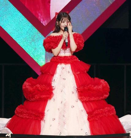 　アンコールで涙を流す村山彩希（撮影・佐々木彰尚）