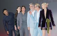 　笑顔で話す（左から）グレッグ・ターザン・デイヴィス、ヘイリー・アトウェル、トム・クルーズ、クリストファー・マッカリー監督、サイモン・ペッグ、ポム・クレメンティエフ（撮影・棚橋慶太）