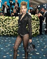 　ＢＬＡＣＫＰＩＮＫリサの公式インスタグラム＠ｌａｌａｌａｌｉｓａ＿ｍより　物議をかもしているルイ・ヴィトンの衣装