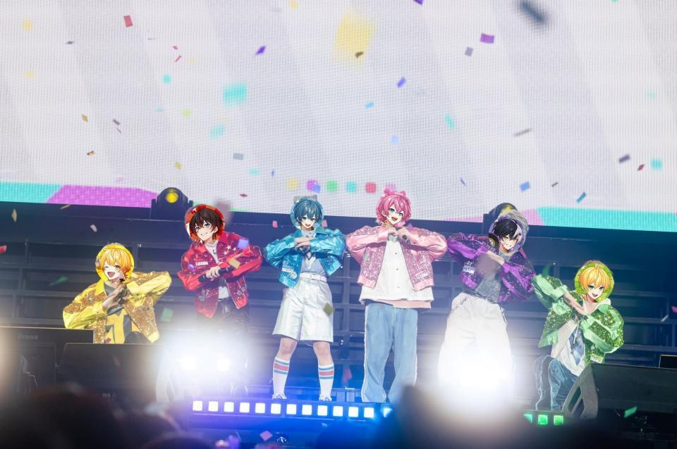 　ＡＭＰＴＡＫｘＣＯＬＯＲＳの（左から）あっきぃ、あっと、ちぐさくん、けちゃ、まぜ太、ぷりっつ