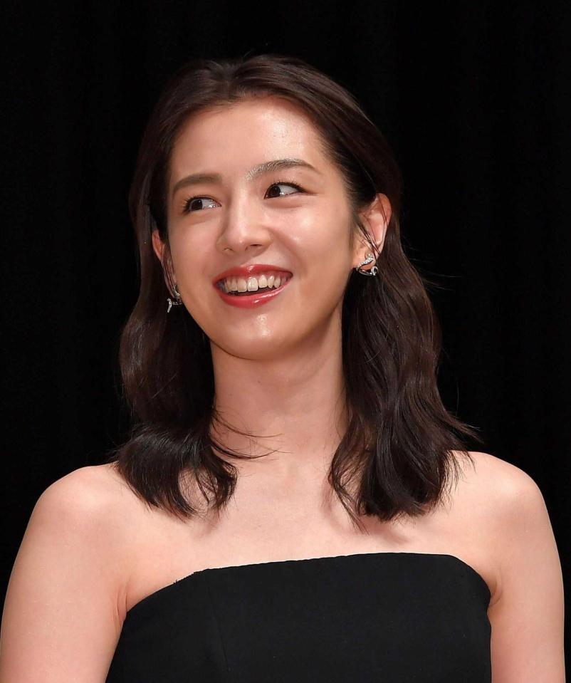 　宮内ひとみ（『桜庭ななみ』時代の２０２０年１１月撮影）