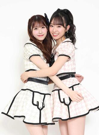 　ＳＮＳでＡＫＢ４８の魅力を発信する千葉恵里（左）と山内瑞葵（撮影・佐々木彰尚）