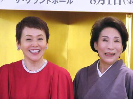 　舞台「華岡青洲の妻」取材会に出席した大竹しのぶ（左）と波乃久里子