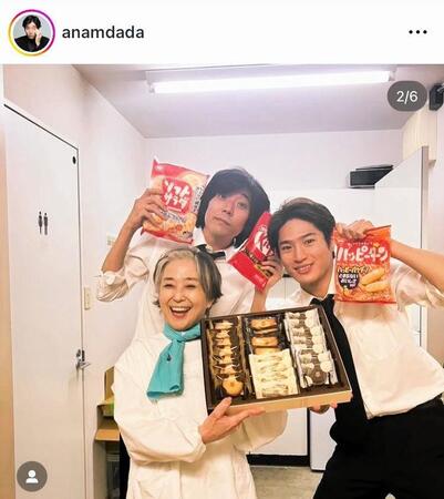 　母・竹下景子と。昨年４月の関口アナンのインスタグラム＠ａｎａｍｄａｄａより