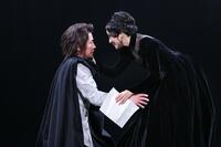 　最終通し稽古を行った（左から）藤原竜也、土屋太鳳（撮影・宮川舞子）