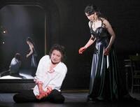 　最終通し稽古を行った藤原竜也（左）と土屋太鳳（撮影・宮川舞子）